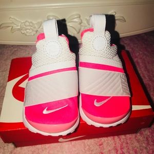 BRAND NEW Nike sneakers NEVER WORN